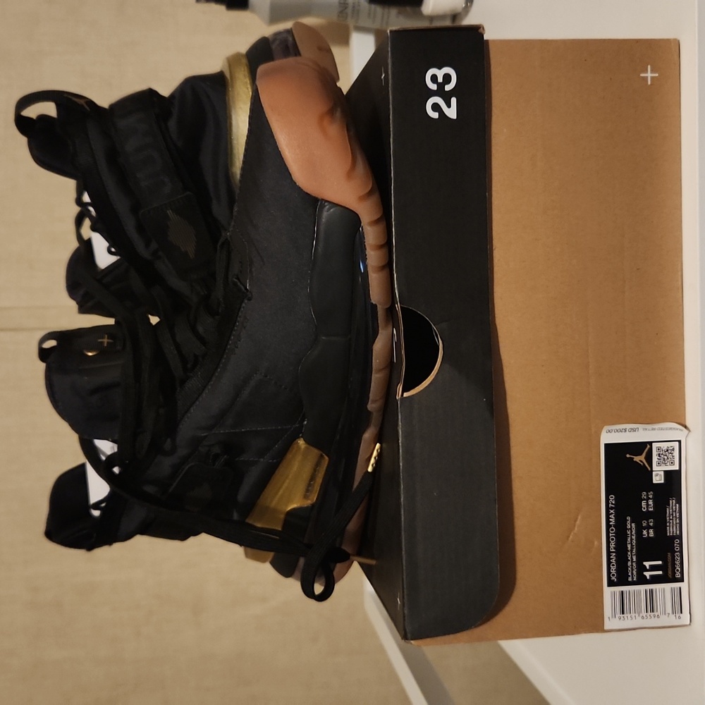 Jordan Proto Max excellent condition mens size 11 with box